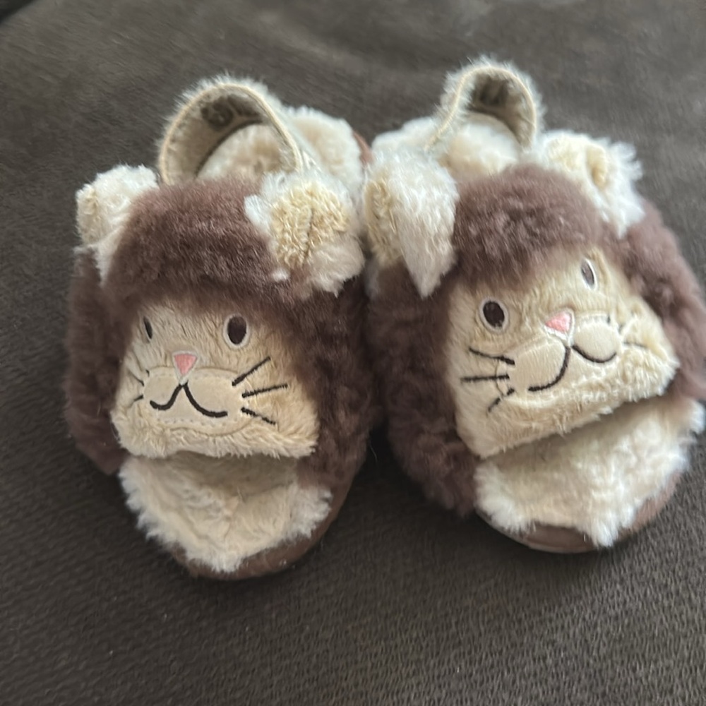 UGG Adorable Lion Plush Slippers size 8 toddler - Picture 4 of 5